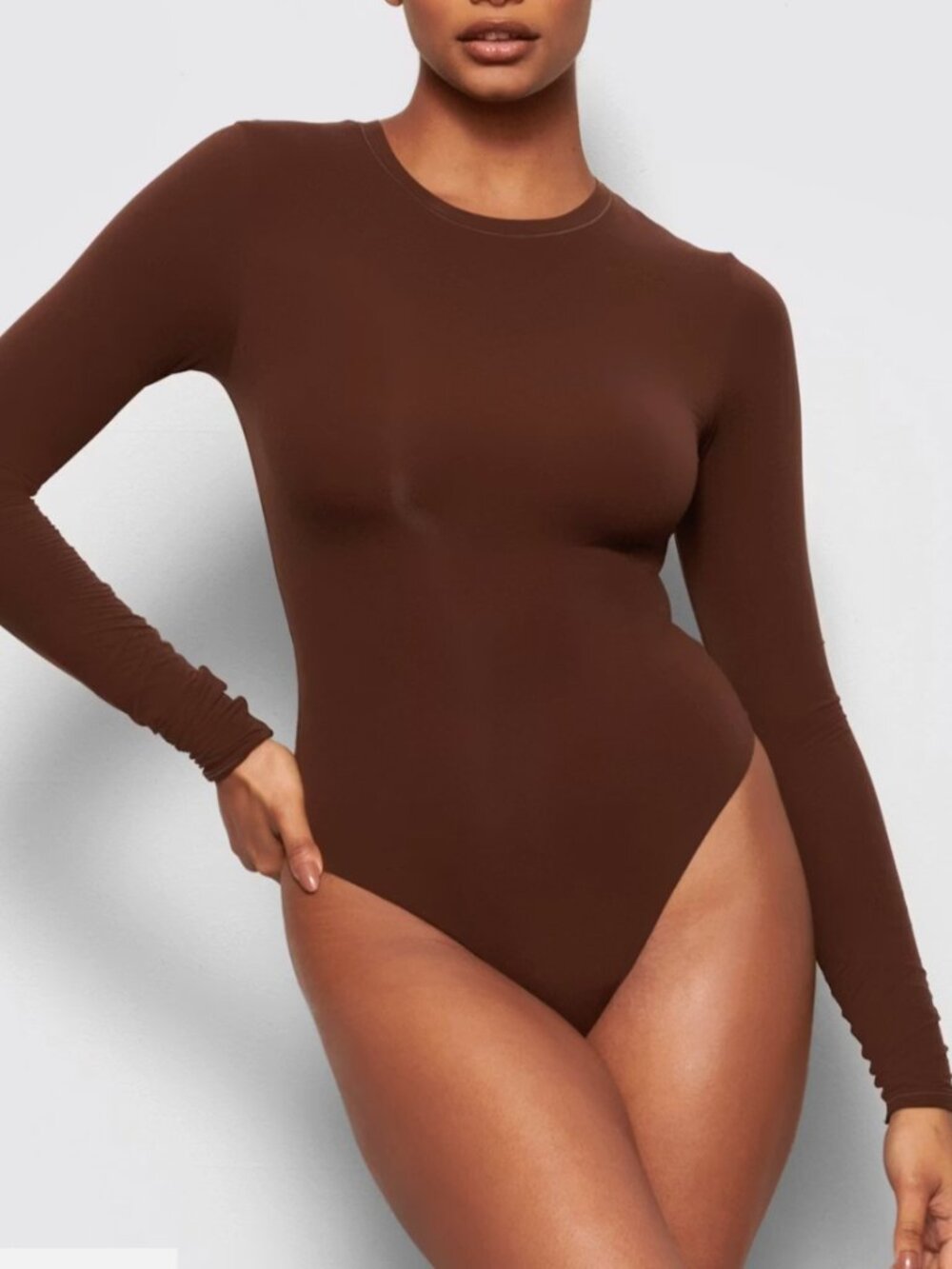 SKIMS BROWN FITS EVERYBODY LONG SLEEVE CREW NECK BODYSUIT MEDIUM